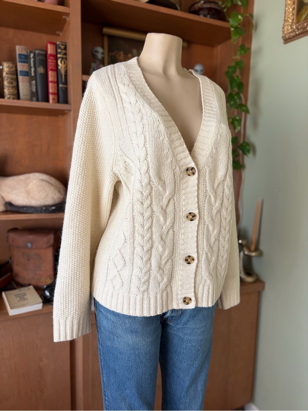 GAP Cream Women’s Cable-Knit Button Cardigan Size L Academia Cozy Fall Vibes